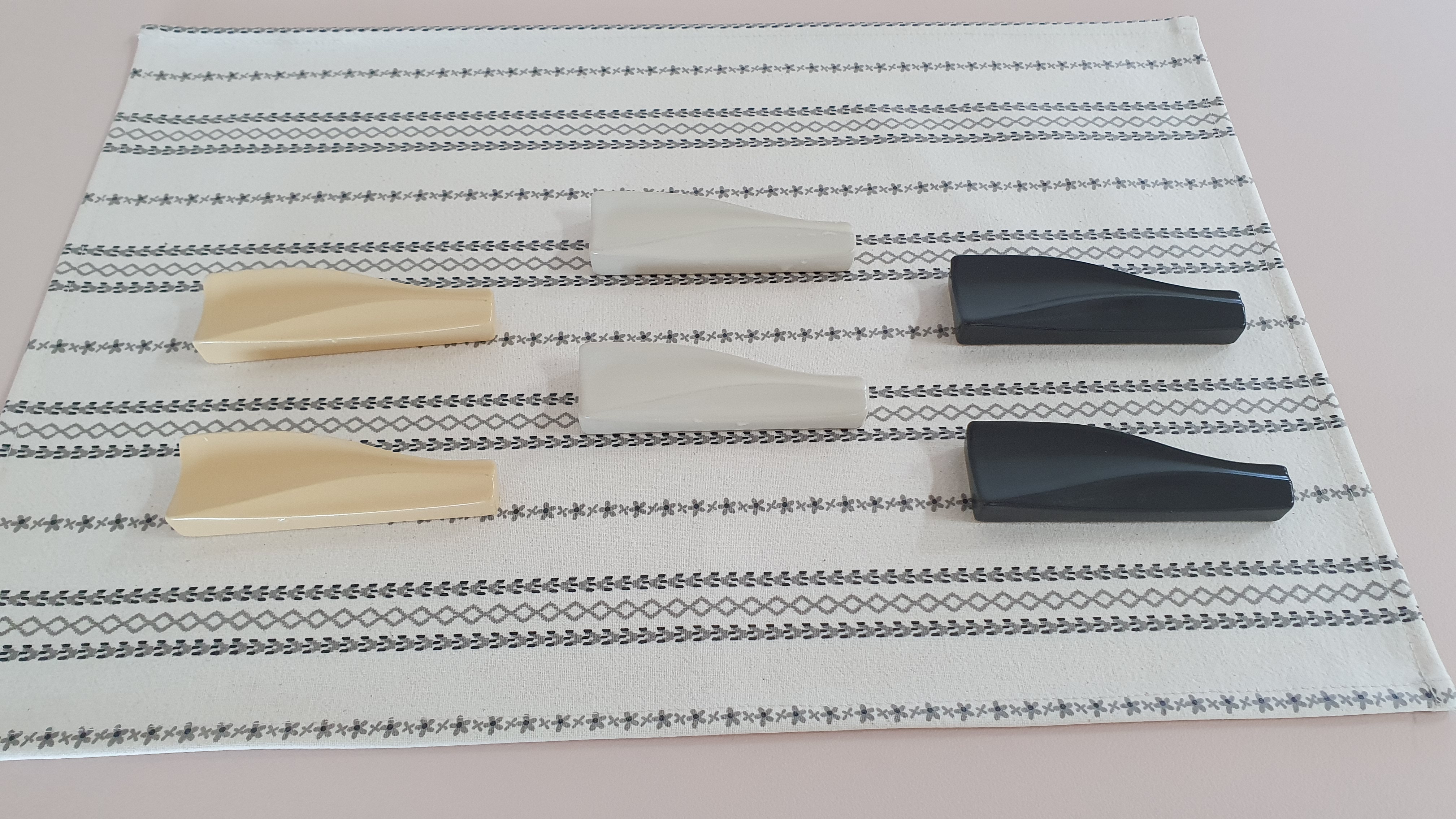 라고아-색깔별-수저받침