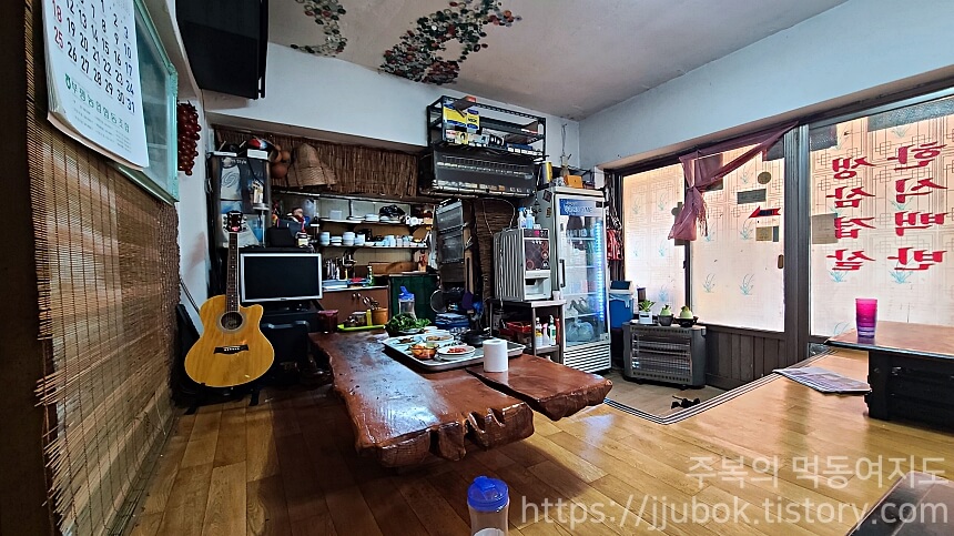 안산식당-내부-분위기