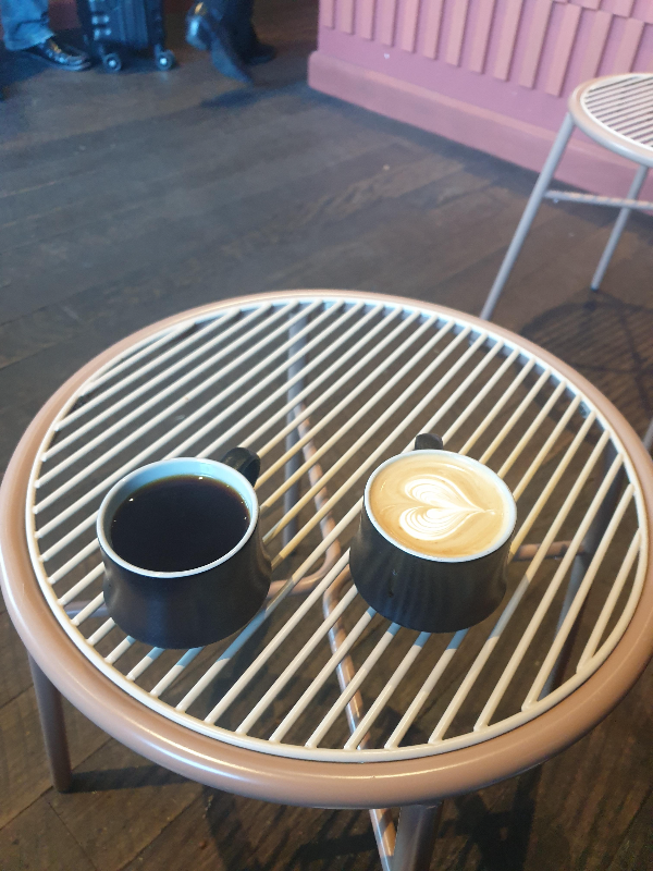 시드니 메카 커피(Mecca Coffee)에서 커피로 시작하는 하루_주문한 커피