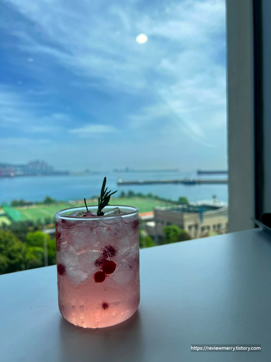 음료 우려진 사진