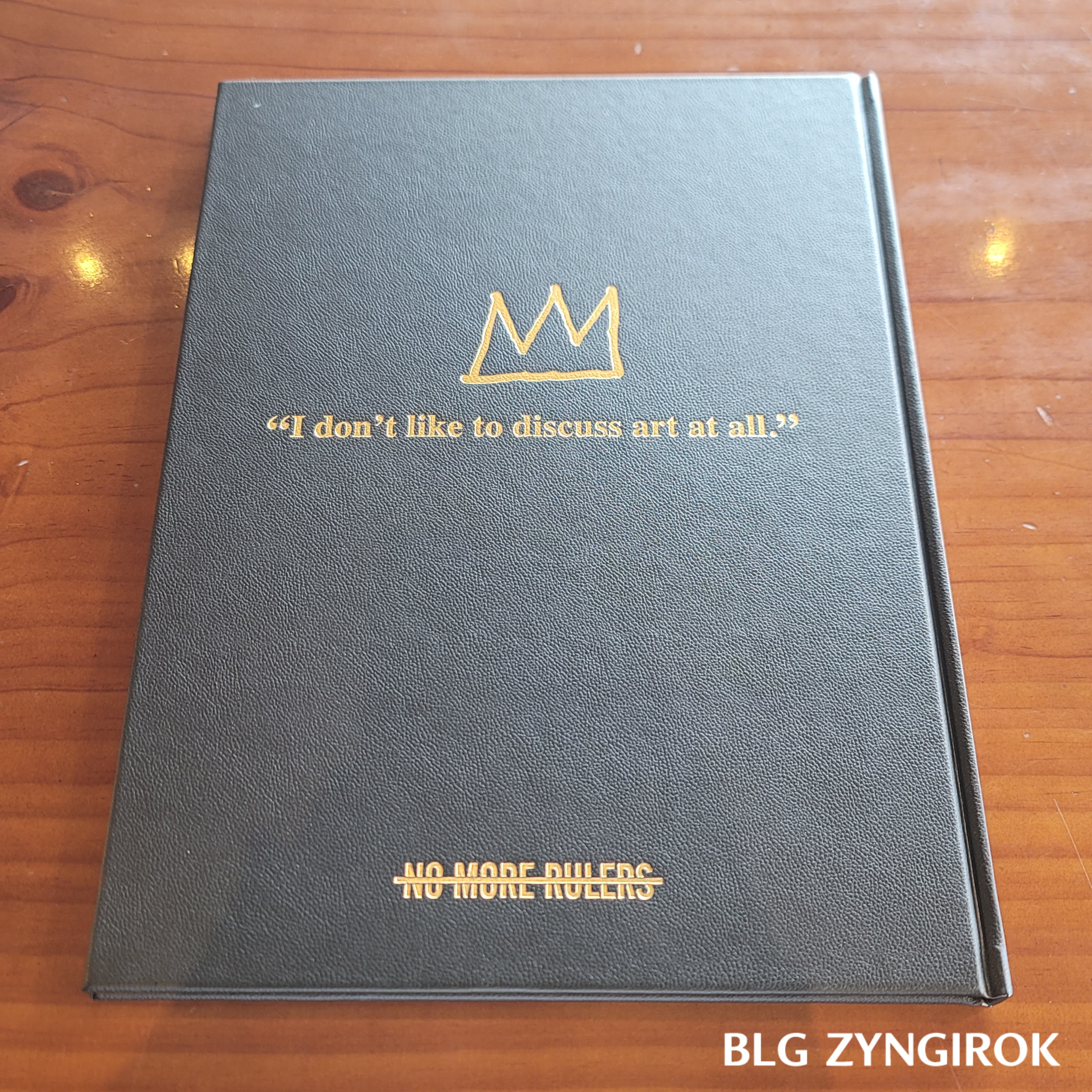 장미셀 바스키아 - 과거와 미래를 잇는 상징적 기호들 도록 뒷면 모습이다.