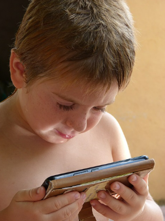 아이의 스마트폰 사용, 어디까지 허용해야 할까?