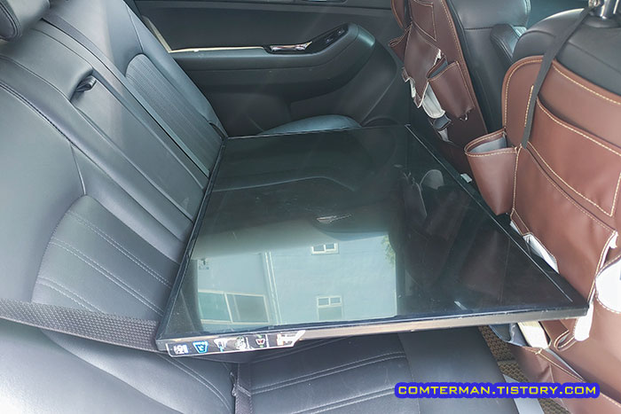 43인치 모니터 올란도 뒷좌석