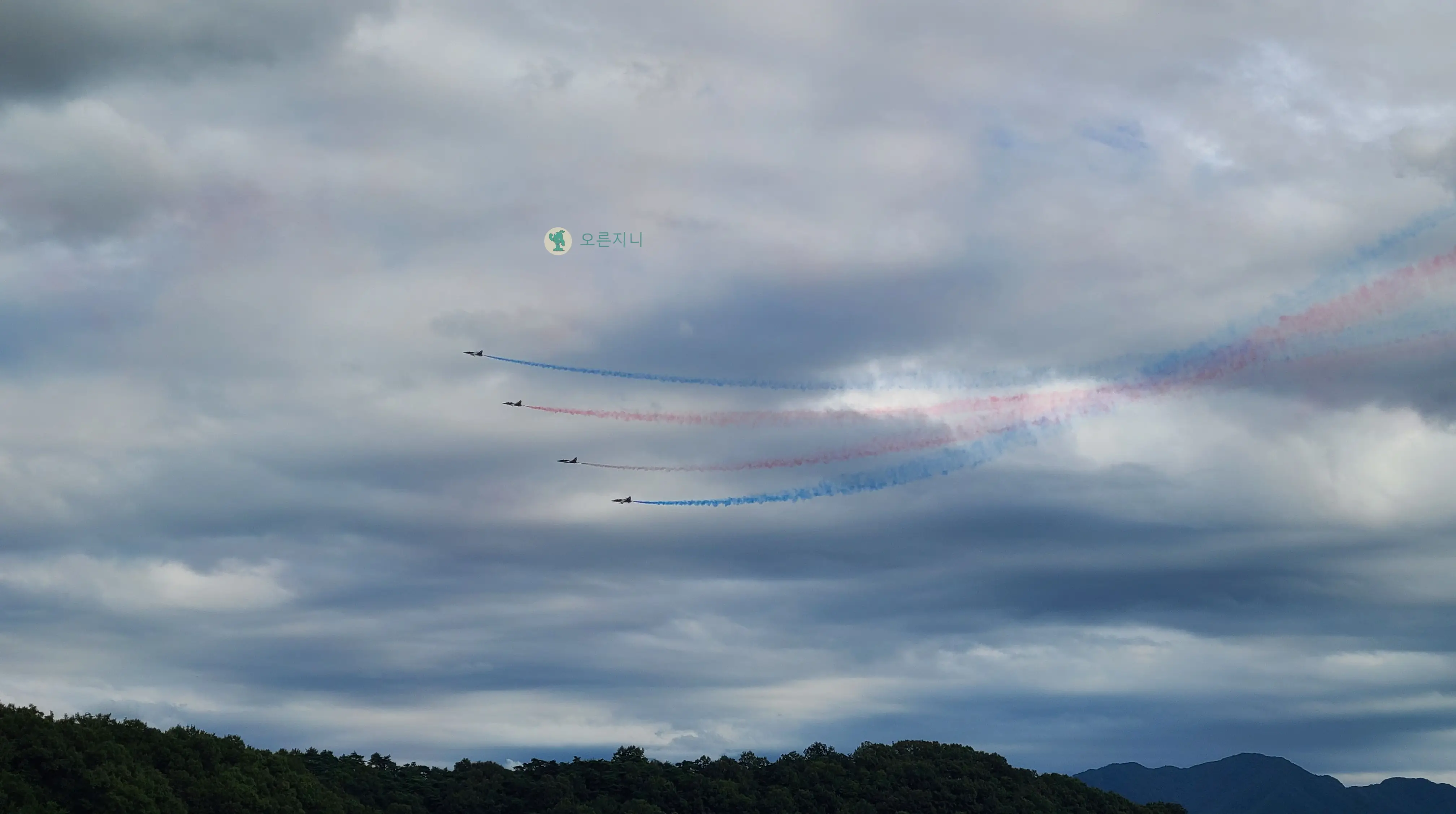 충주-중앙탑-블랙이글스-에어쇼-구름