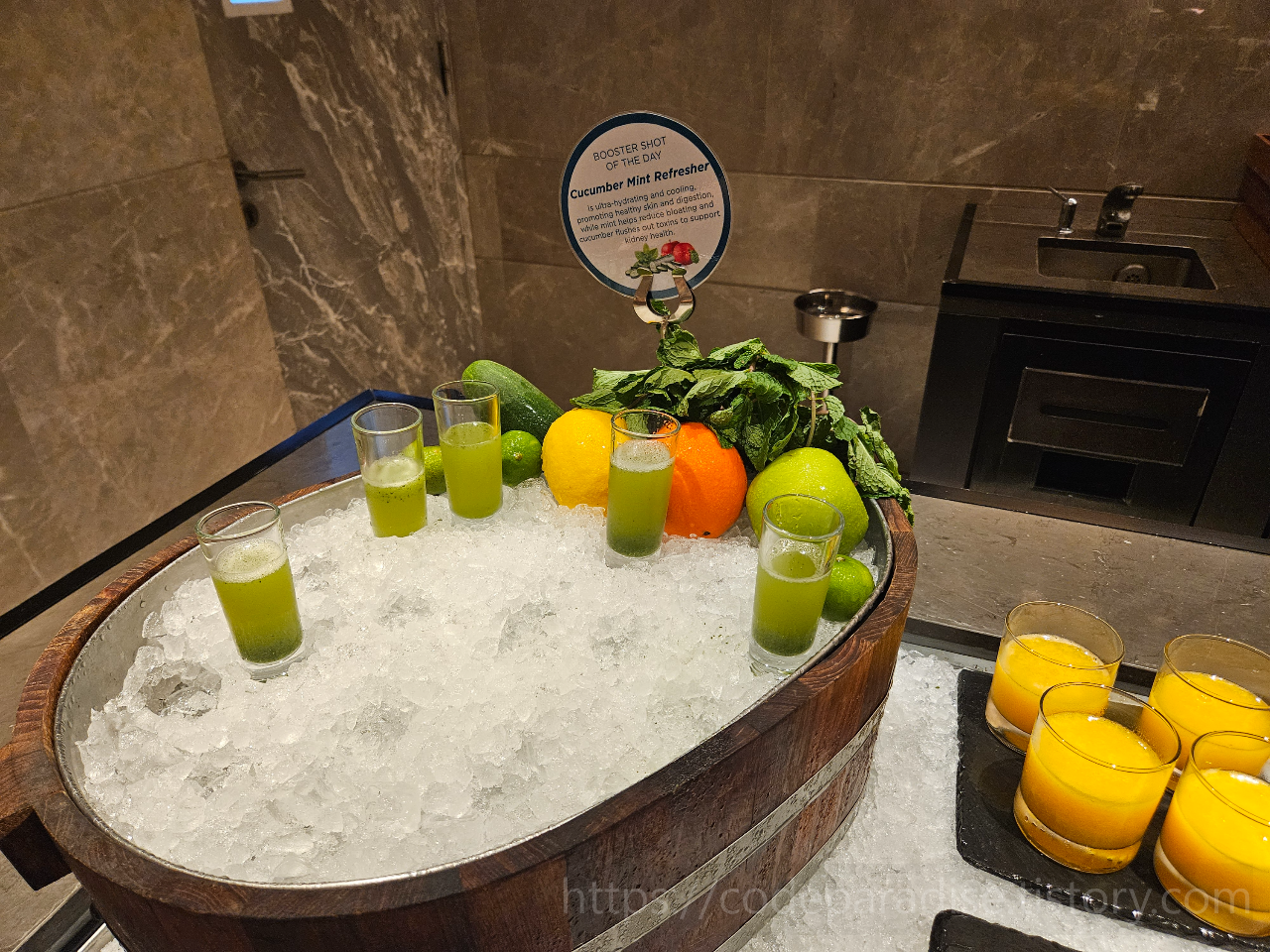 ํธํ
์ฌ์ง