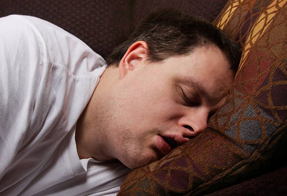 코골이 원인과 줄이는 방법