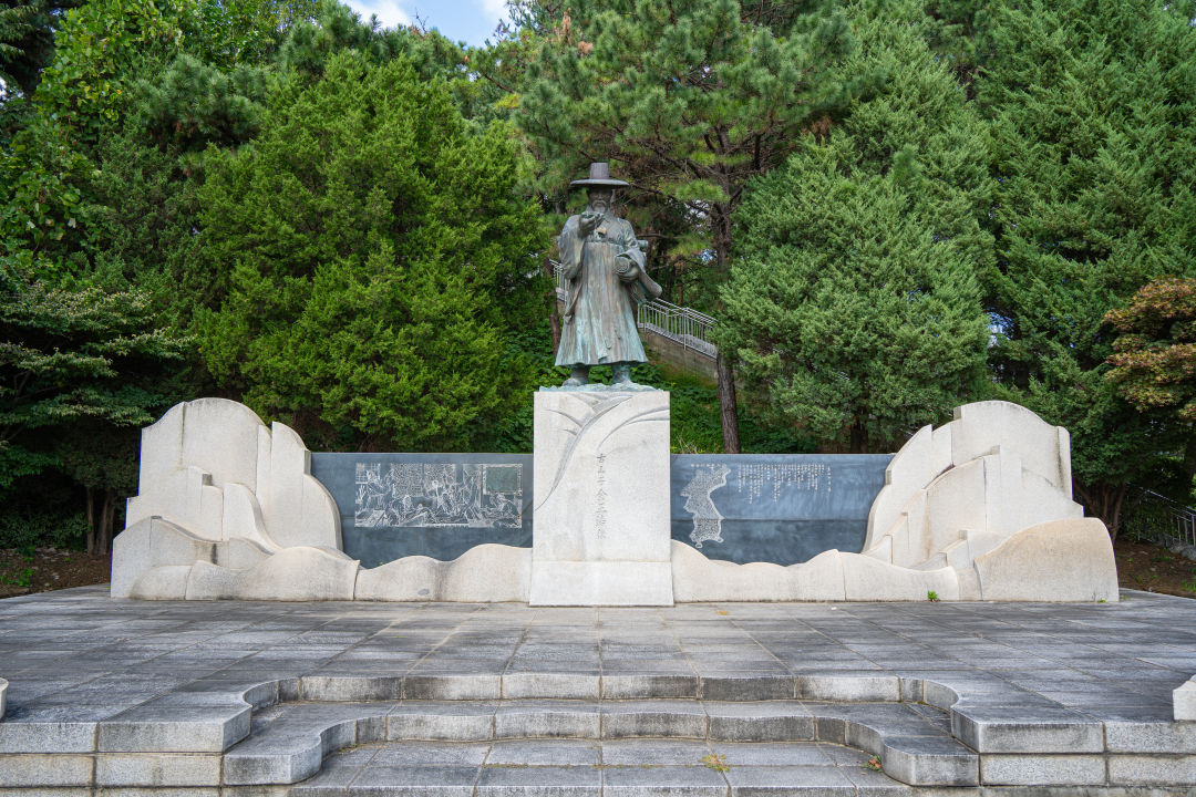 지도 박물관 동상