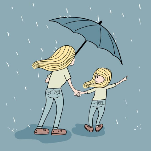 비오는 날 딸과 함께 우산을 쓰고 가는 엄마와 딸