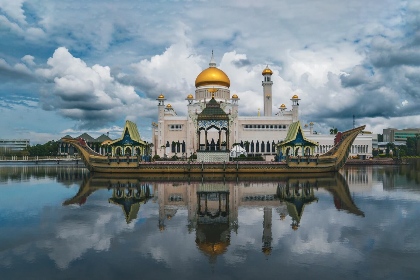 낮에 찍은 브루나이 왕궁 사진