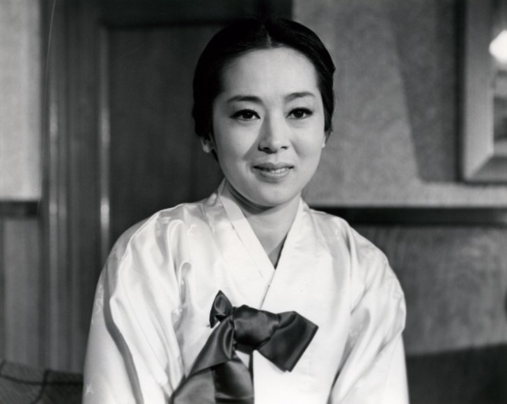 배우-김지미