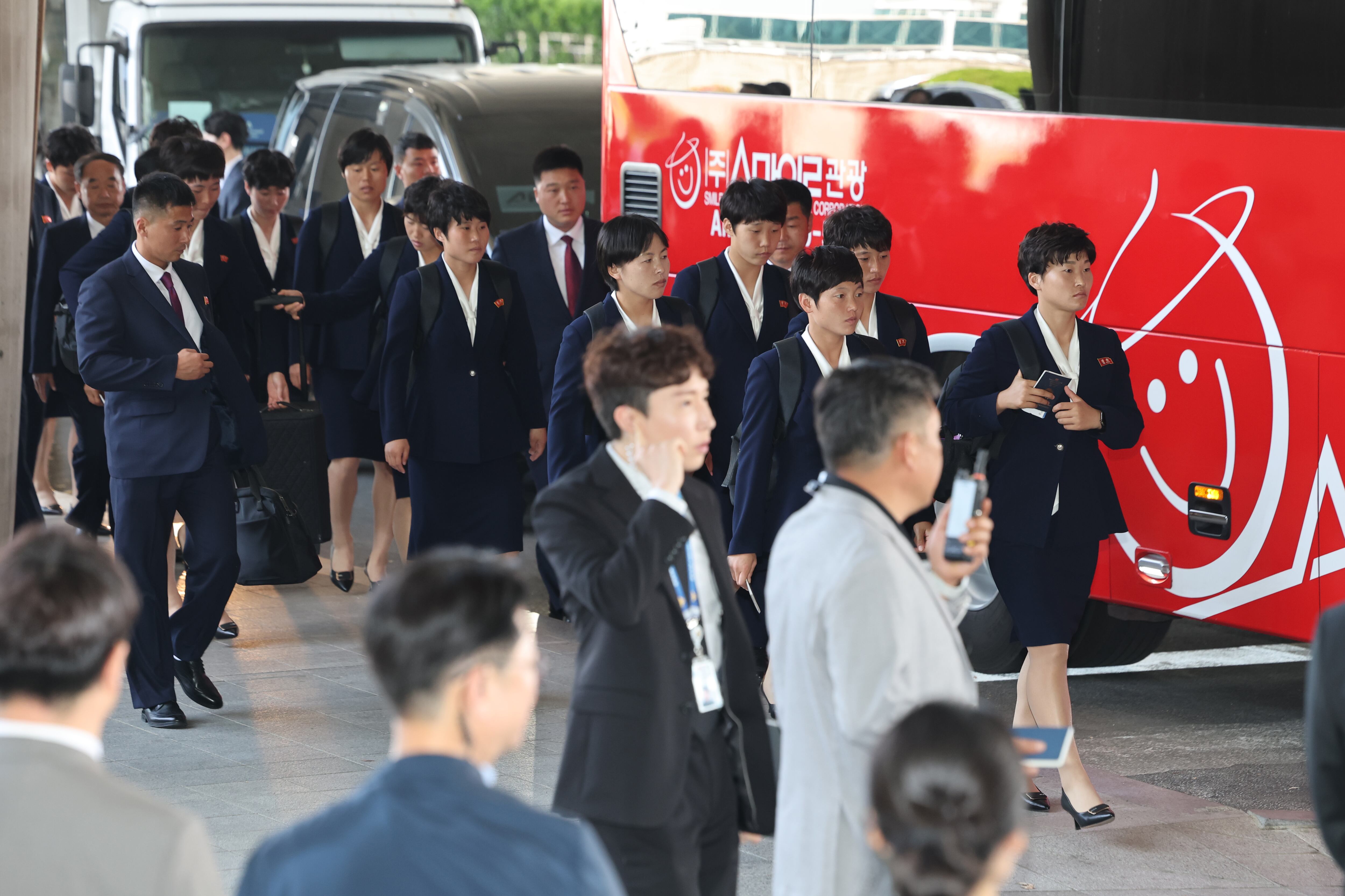 내고향여자축구단 입국: 8년 만의 전격 방남! AWCL 수원FC위민 남북 빅매치 일정, 역대 전적 및 관전 포인트 총정리
