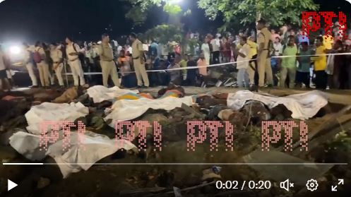 사고 현장에 수습된 시신들