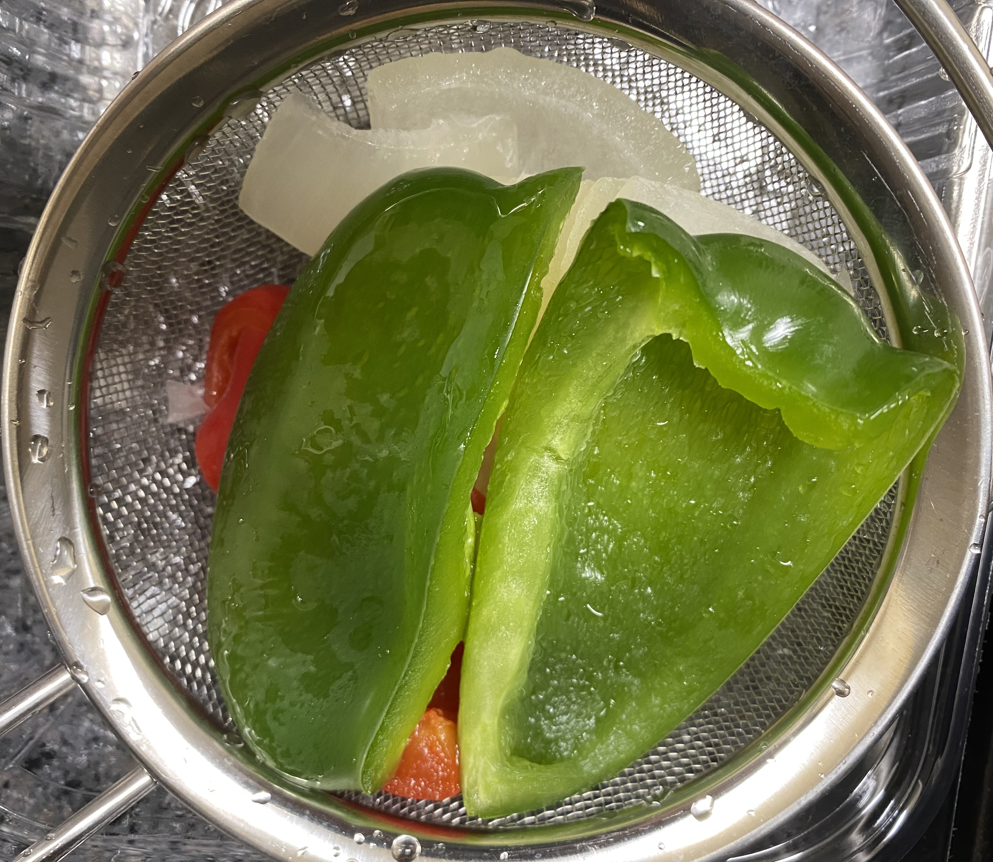 청피망 ,홍파프리카, 마늘, 양파