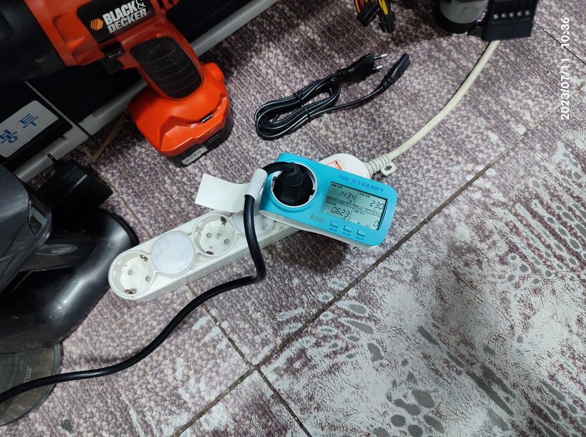 마을에서 사냥할 때&amp;#44; 200W 정도 소모되고 있습니다.