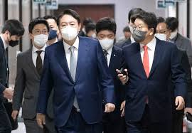 권성동