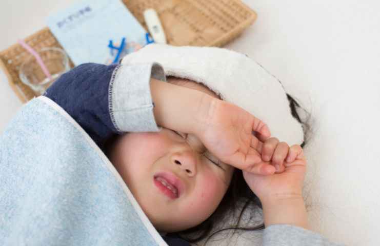 감기를 앓고있는 아이