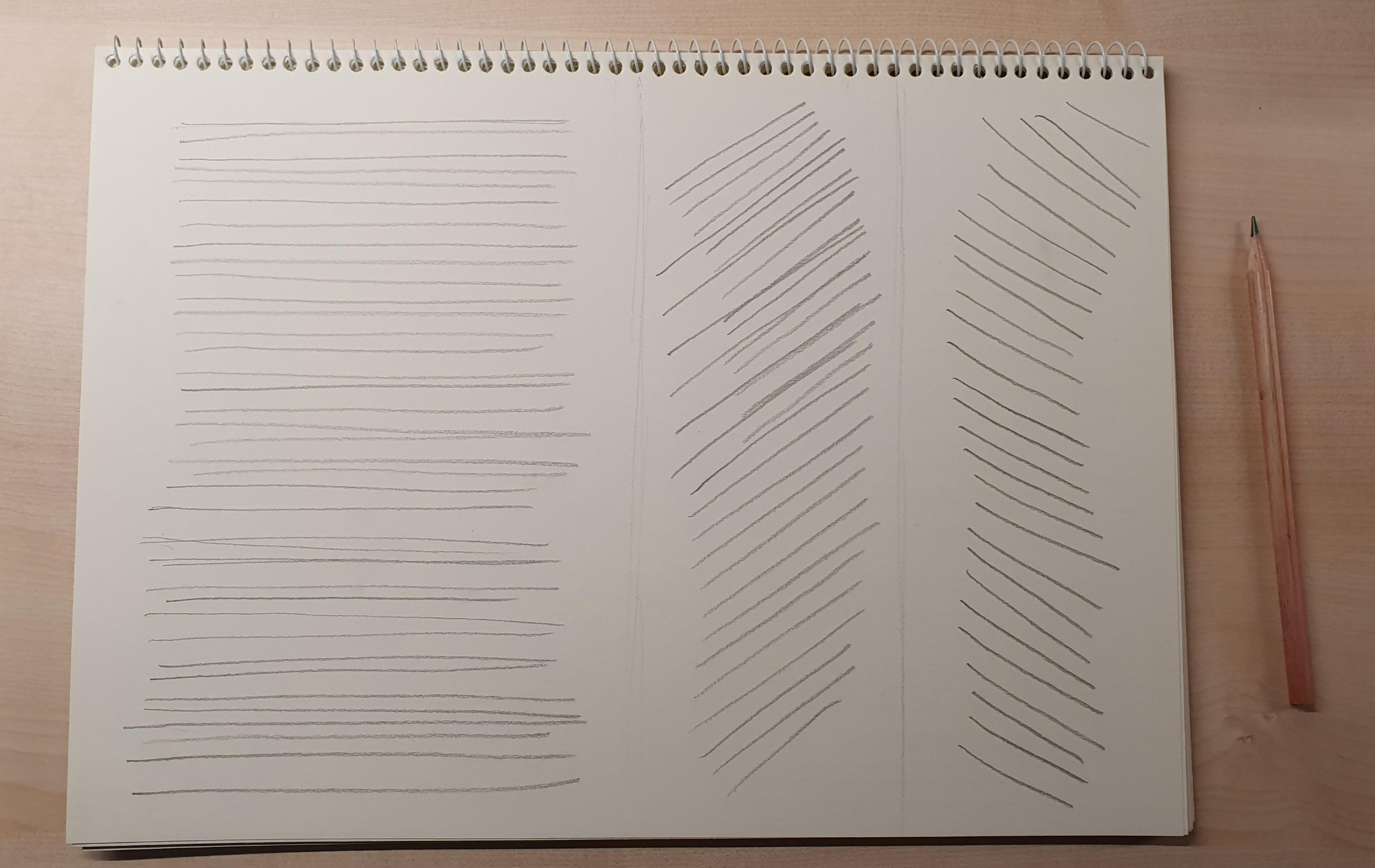 가로선-사선-그려놓은-스케치북