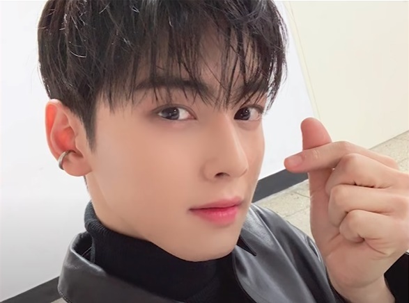 차은우 손가락 하트