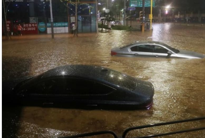 침수 차량에서 탈출하는 법 VIDEO: How to Escape a Submerged Vehicle