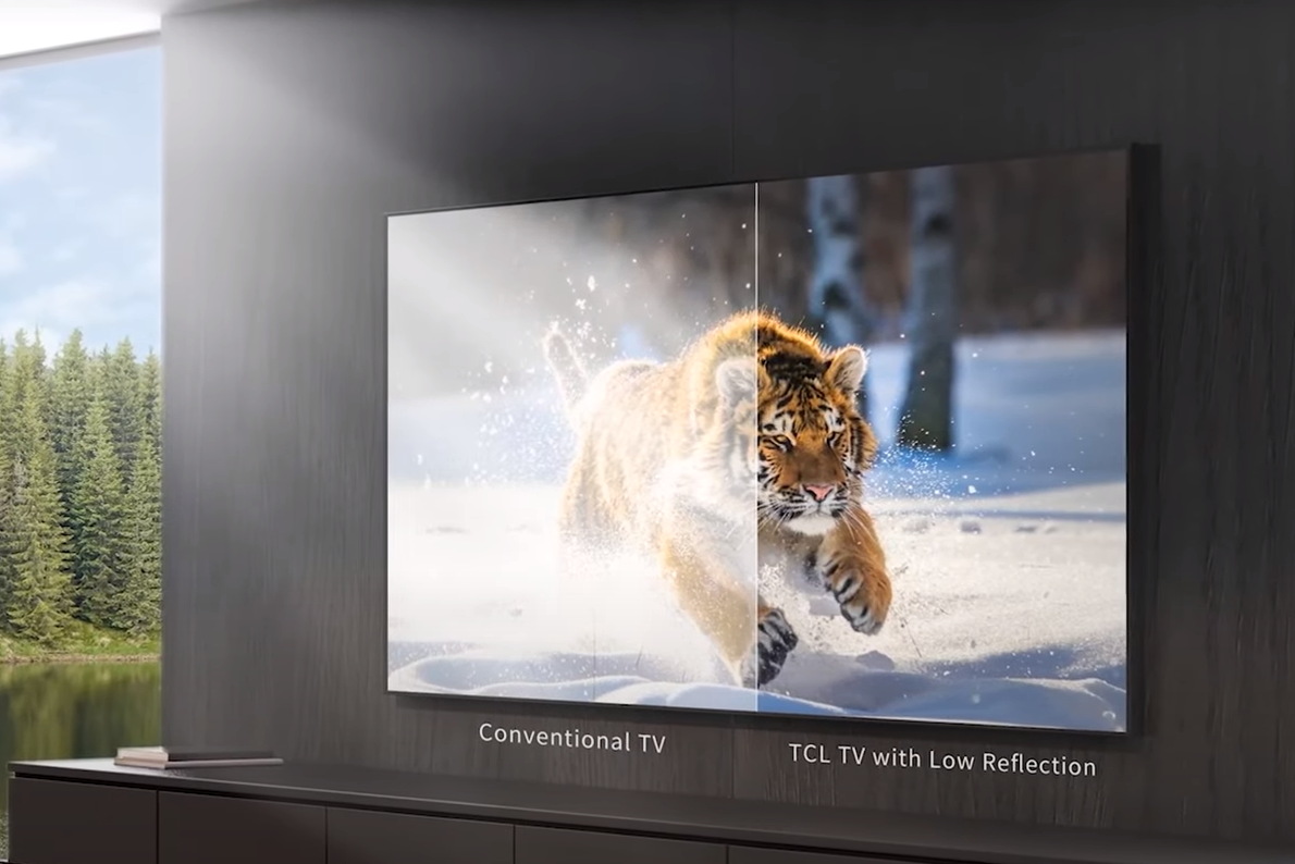 밝은 조명 환경에서 TV 선명도 확인