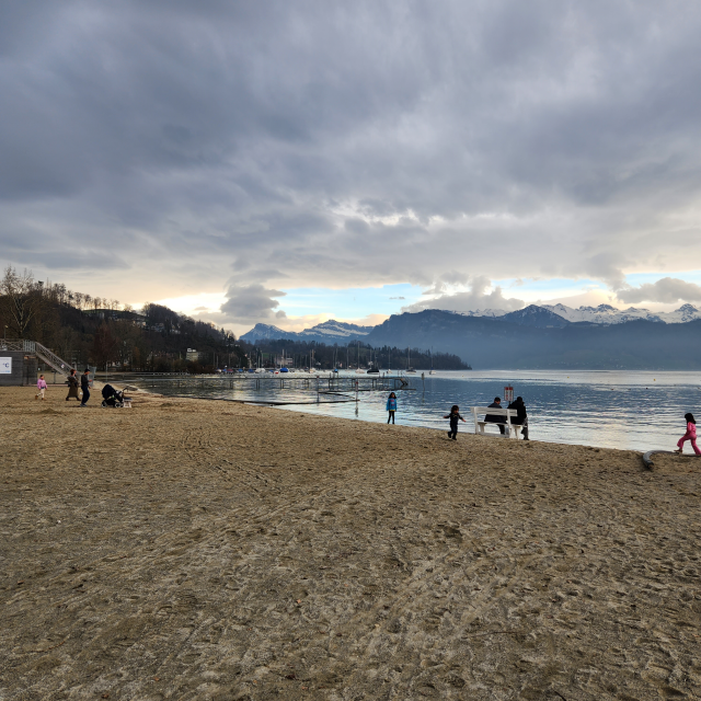 스위스 루체른 Verkehrshaus Lido 선착장 근처 모래사장