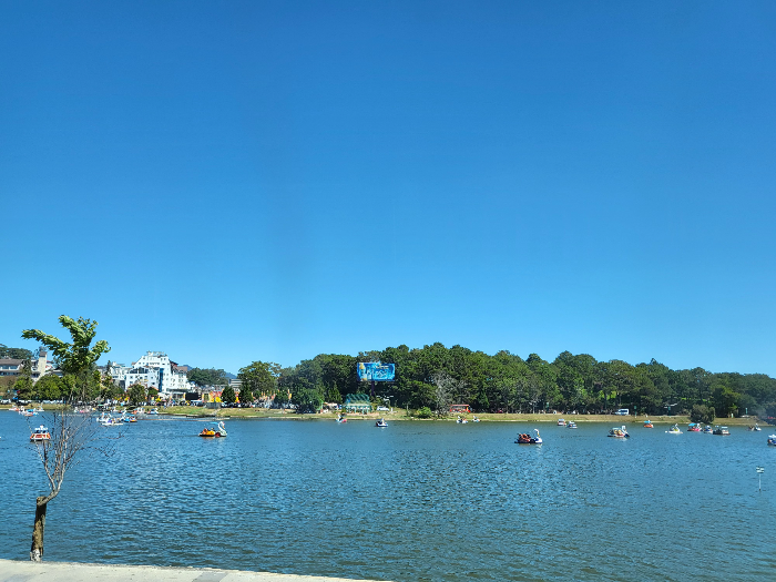 달랏 야시장 근처 호수