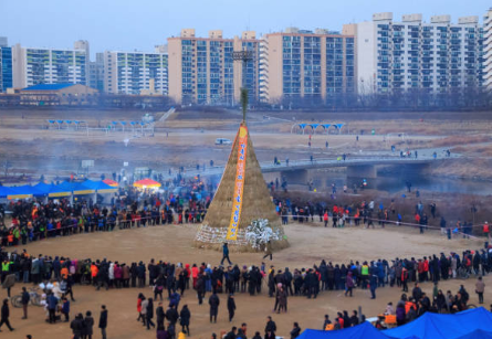 정월대보름 달집 태우기의 역사적 의미와 상징적인 문화
