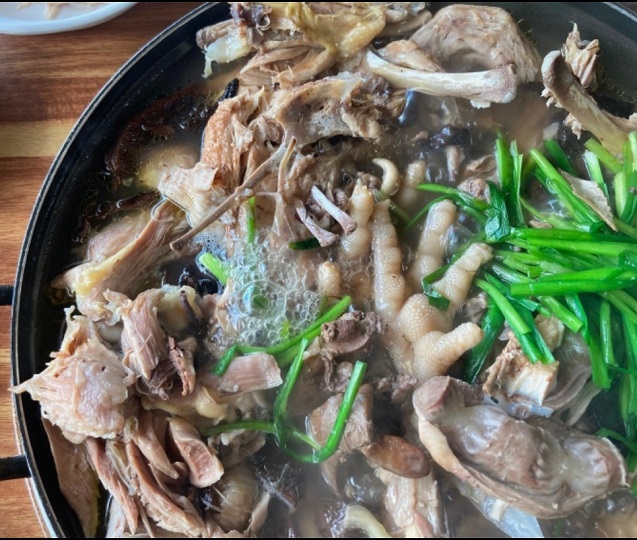 극한직업-능이-닭백숙