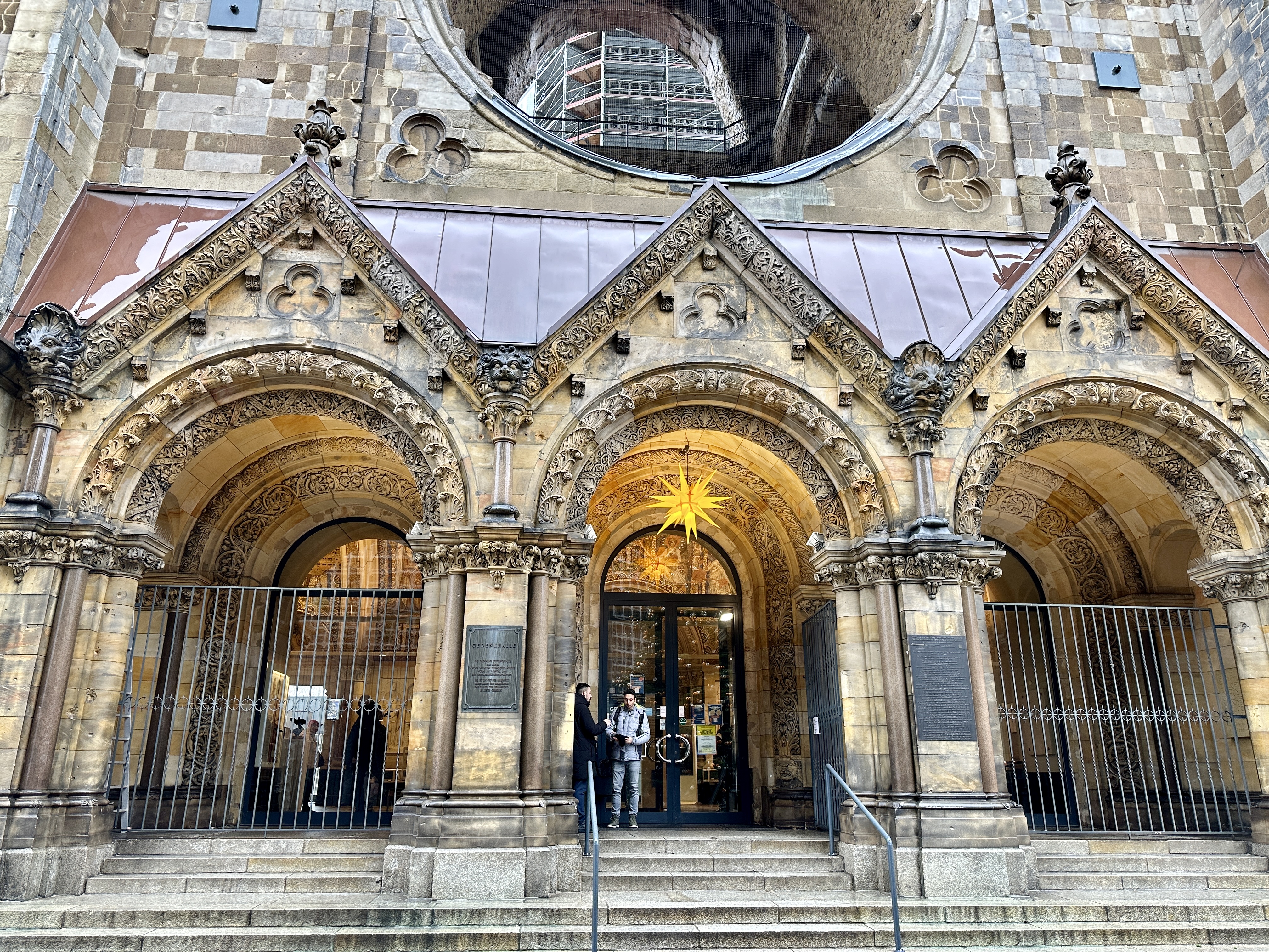 베를린 카이저 빌헬름 기념 교회 입구