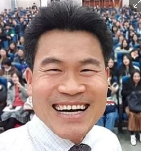 극대노의 매력을 가지고 있는 한국사 1타 강사 전한길