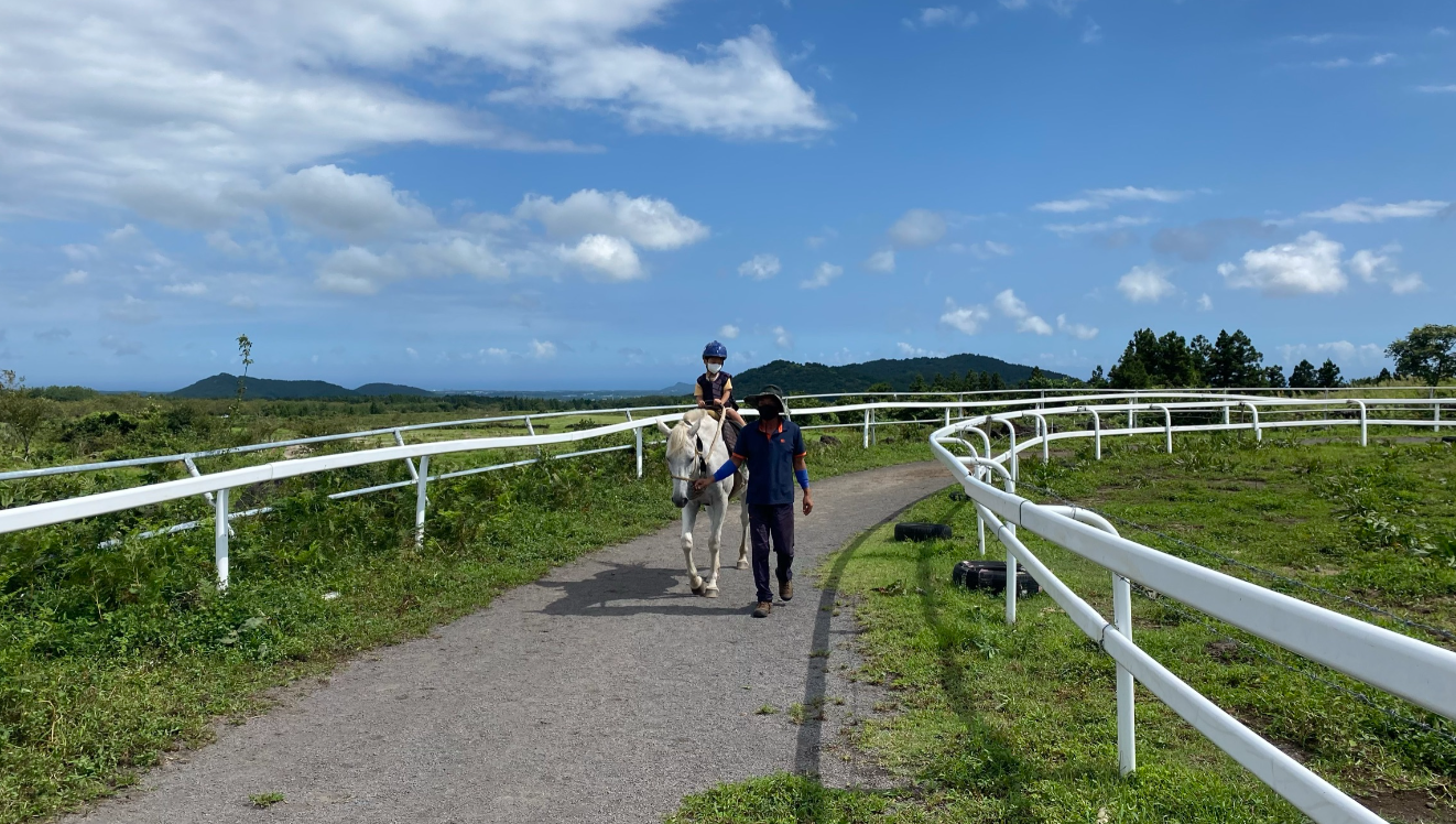 멋있게 승마를 하는 첫째