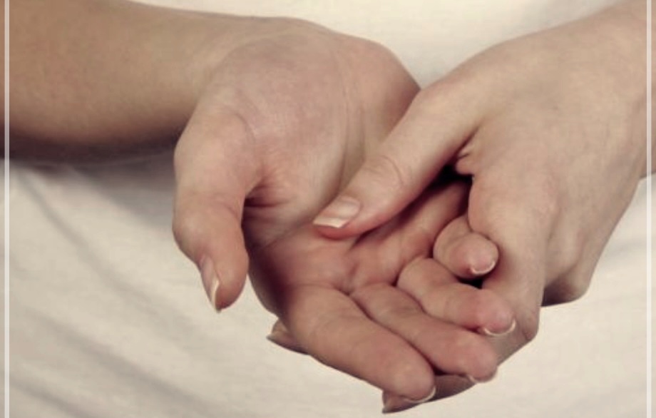 손가락 껍질 벗겨짐 원인과 해결 방법