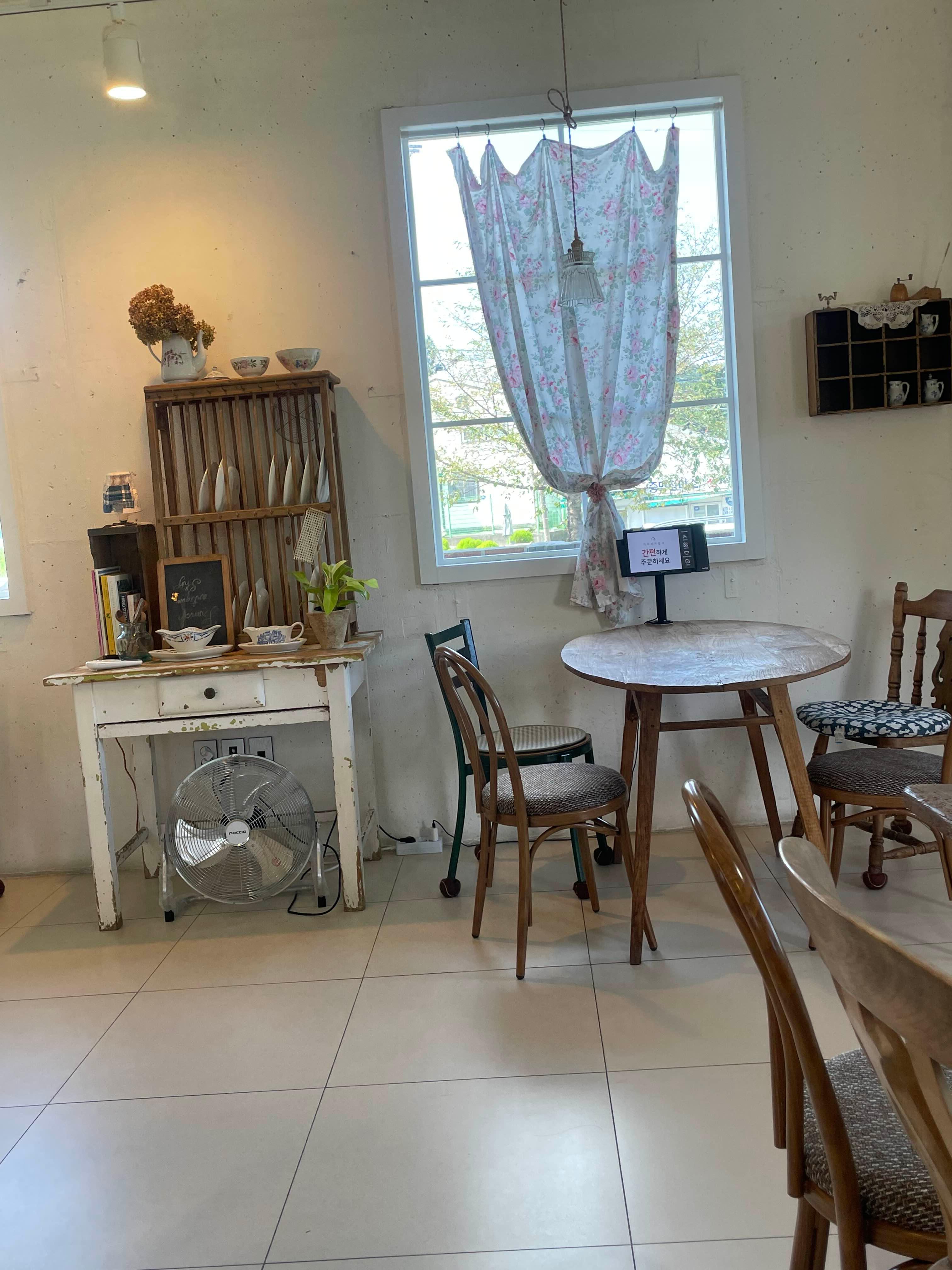 포항 중명 감성 브런치 카페 아이딜릭