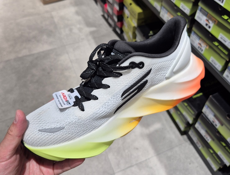 무릎 관절 보호 러닝화