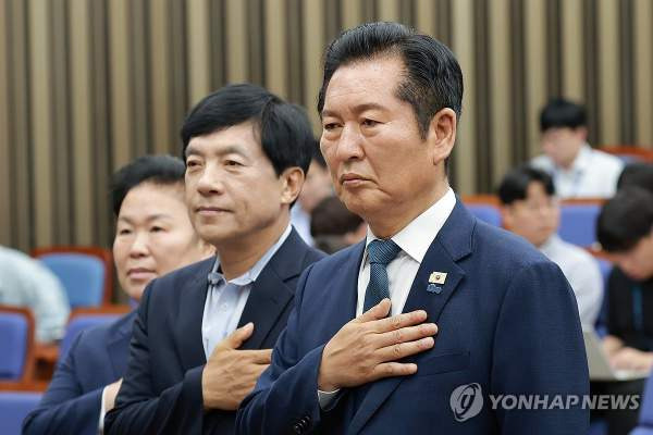 정청래 나이 프로필 고향 학력 가족 아들 논란 사퇴 압박 및 2026년 전당대회 연임 쟁점 냉철 분석