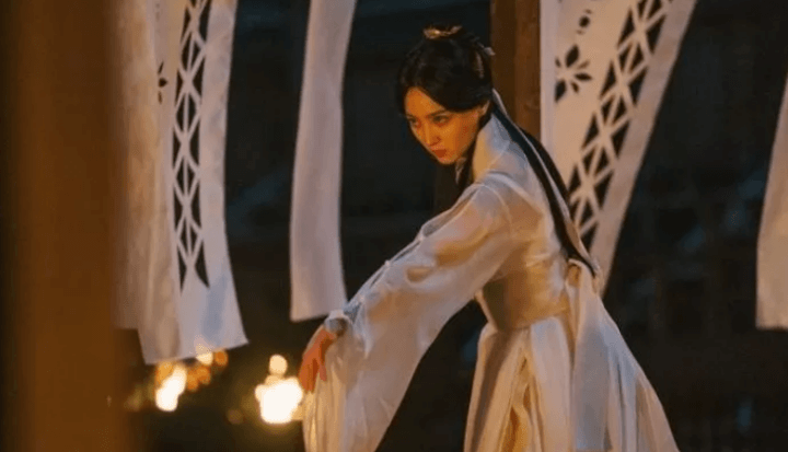 중국의상을 입은 배우 정혜성