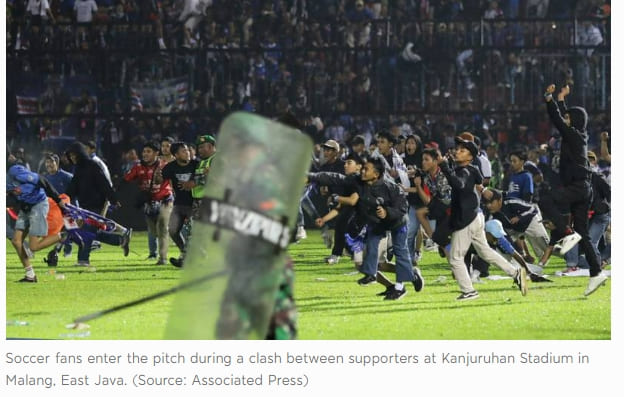 [속보] 인도네시아 축구 경기에서 폭동 발생...127명 사망 [Breaking] : Indonesia: 129 people killed after riot at football match
