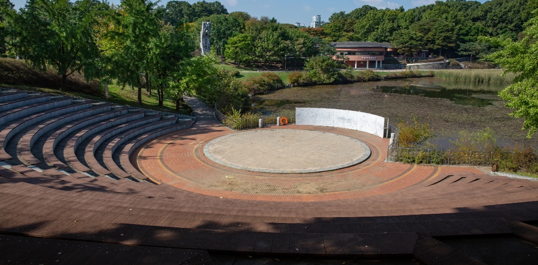 초등학생 2명 송파구 올림픽공원 수변무대 낙서 돼지 S 미성년자 처벌 부모 교육 스프레이