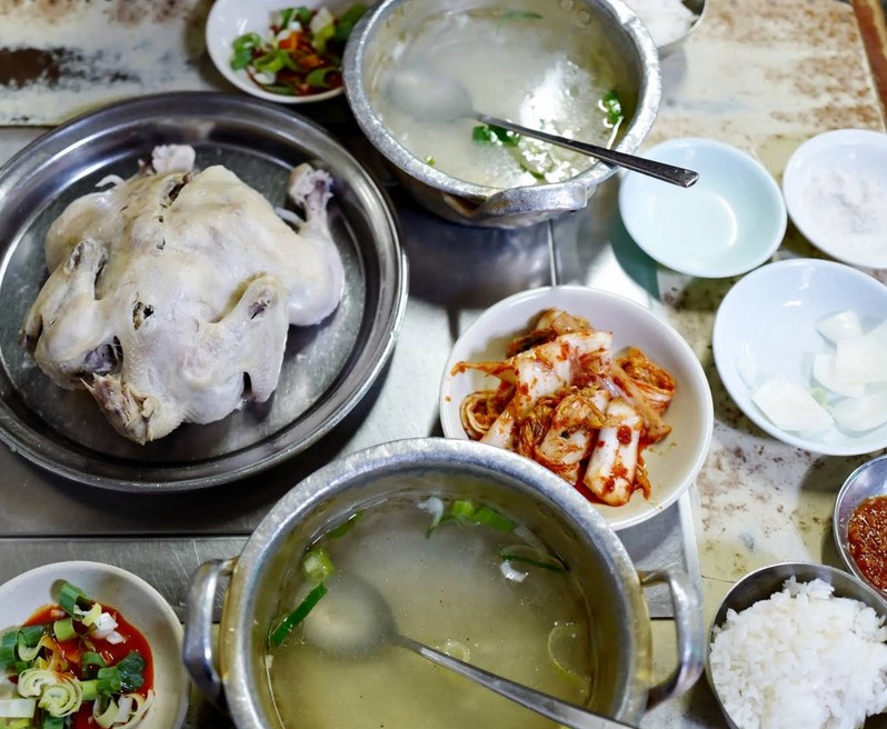 을지로와 충무로 사이, 사랑방칼국수는 왜 오래도록 사랑받을까?