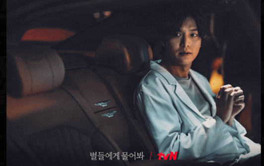 우주라는 낯선 배경을 중심으로 전개