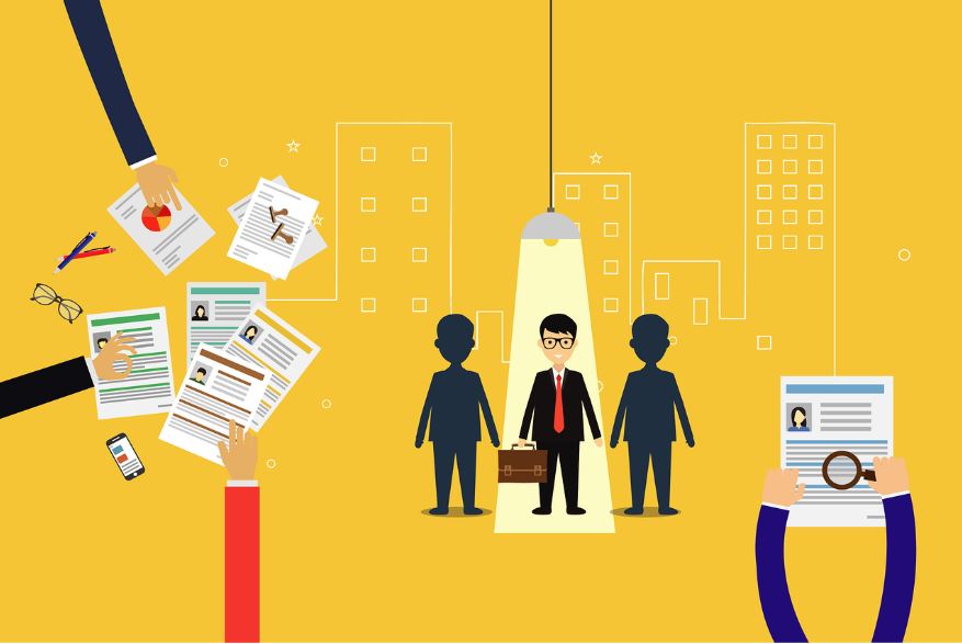 노란색 배경에 직장인이 서 있는 모습