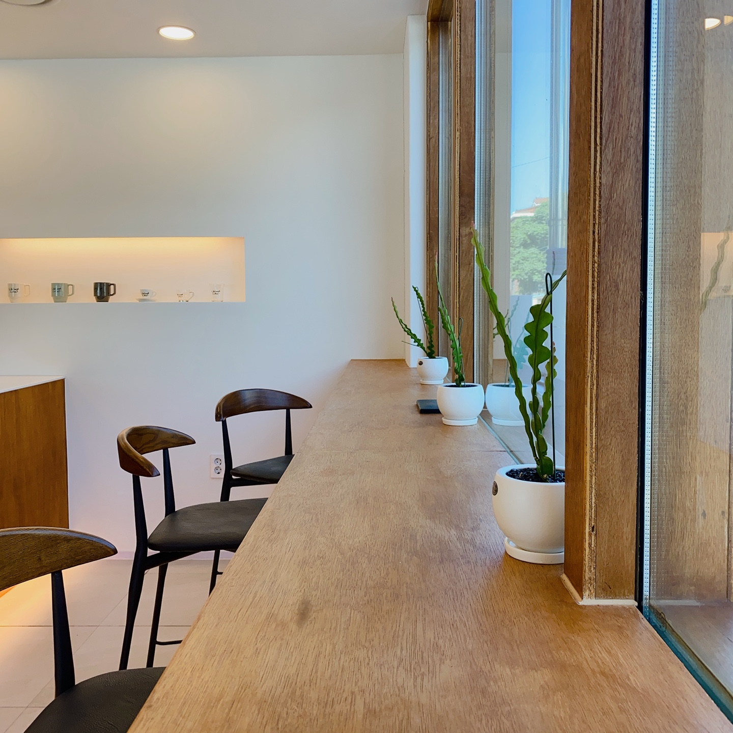 언이너프 커피바(Unenough Coffee Bar) 제주 노형 광평마을 탐라도서관 한라대학교 주차 리뷰 카페 추천