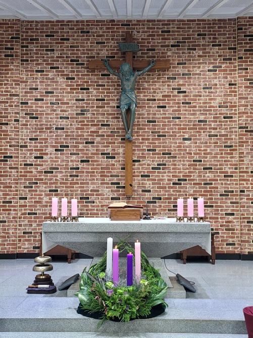 팔마성당 성전 제단, 제대, 십자고상