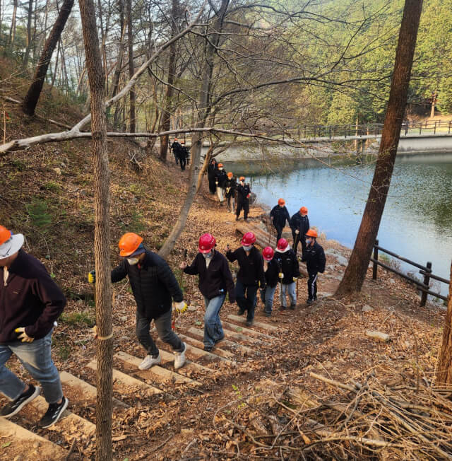 경남 하동 산불 확산, 326명 대피…진화율 87%까지 올라