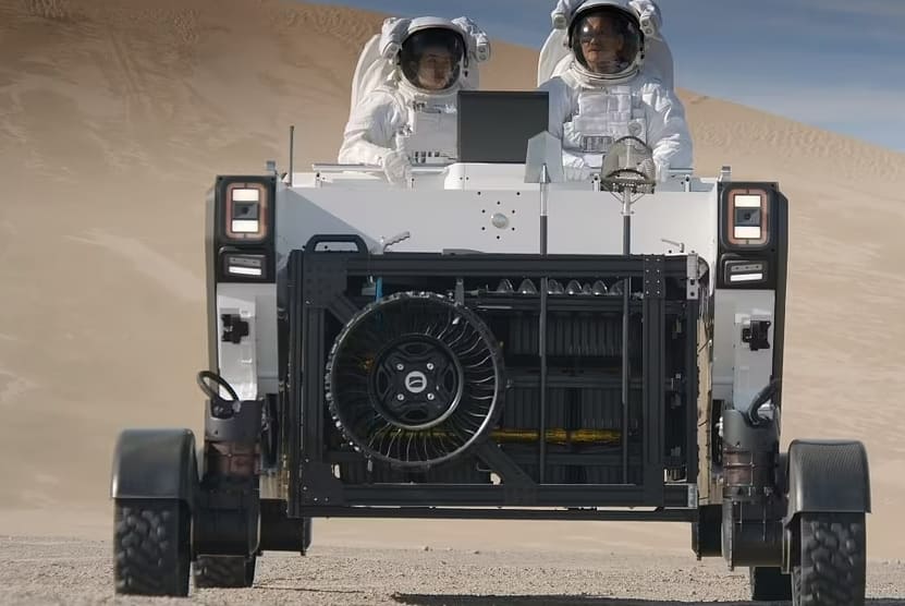 새로운 달 표면 주행 로봇...화성에서도 사용 가능 VIDEO: New interplanetary rover aimed at transporting cargo and astronauts