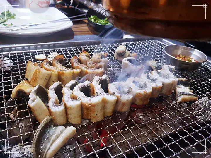 돈쭐내러왔습니다 짚불 볏짚 꼼장어 민물장어 삼겹살 먹방 보양식 김포 석모리 맛집 이영자 김희재 방송 소개