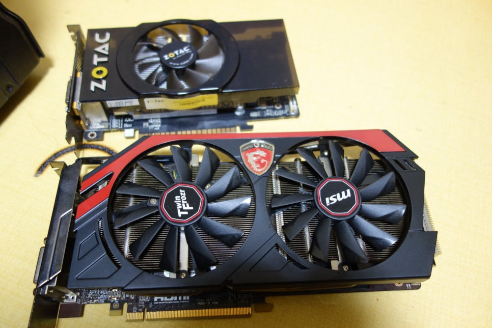 기존 GTX450 그래픽카드 클로즈업 사진