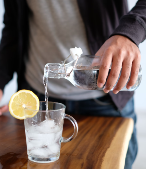 하루 2리터 수분 섭취의 중요성! 피부 건강, 신진대사 촉진, 면역력 강화