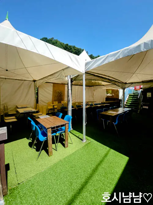 매점 휴게 자리 전경