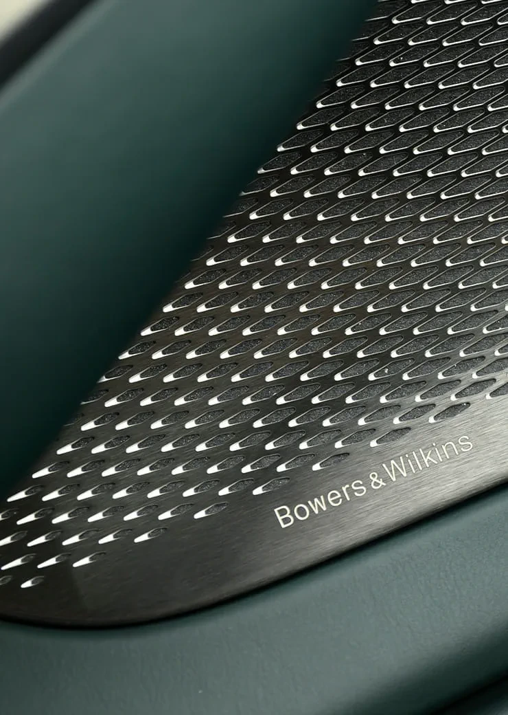 애스턴 마틴 DBX707